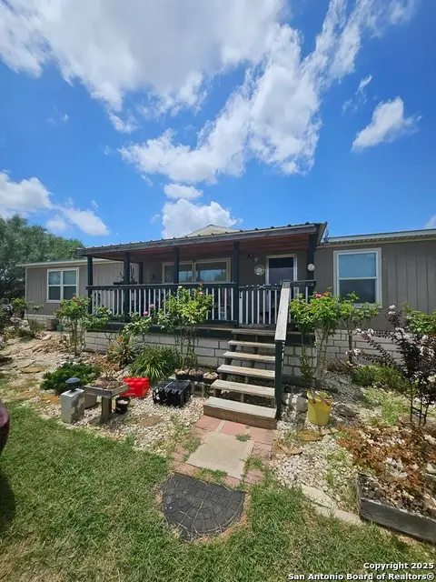 11916 Sulphur Springs, Adkins, TX 78101