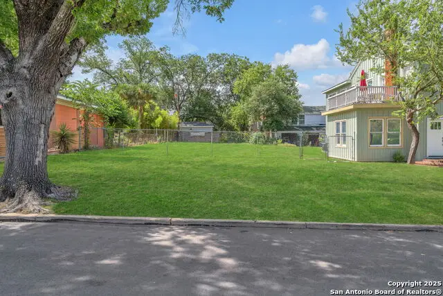 122 W Norwood Ct, San Antonio, TX 78212 - Image #2