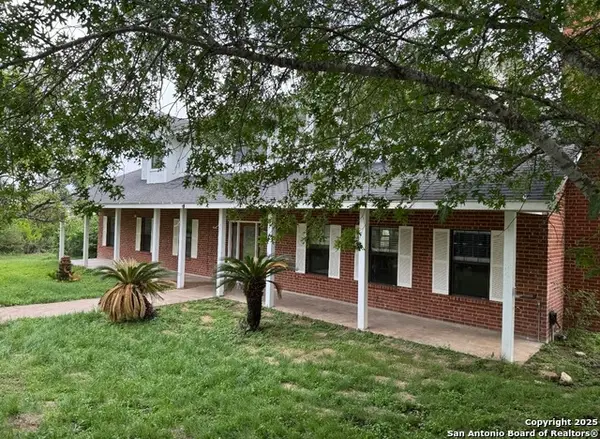 755 County Road 480, Castroville, TX 78009