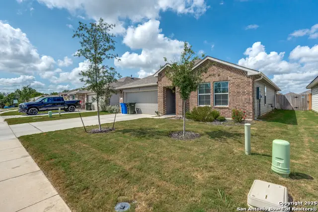 327 Elephants Ear Dr, New Braunfels, TX 78130 - Image #2