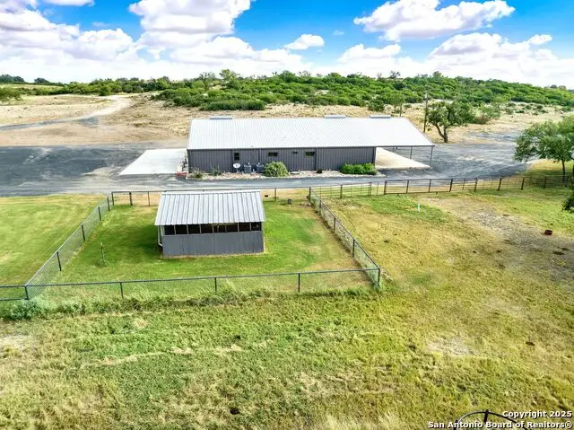 722 County Road 424, Hondo, TX 78861 - Image #3