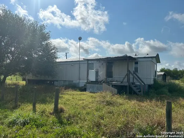 1242 Cologne Rd, Victoria, TX 77905