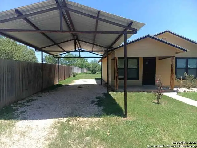 183 Couser, Charlotte, TX 78011 - Image #1