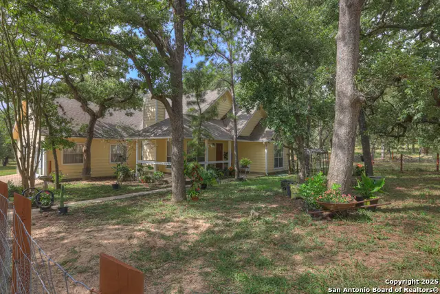 329 Lost Trail Circle, La Vernia, TX 78121 - Image #2