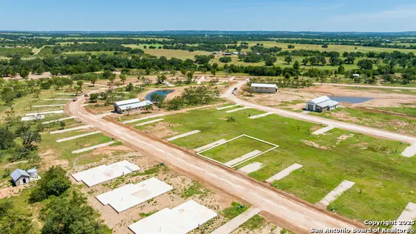 165 Resort Ct, Fredericksburg, TX 78624