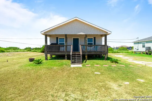 274 Post Oak Ln, Rockport, TX 78382