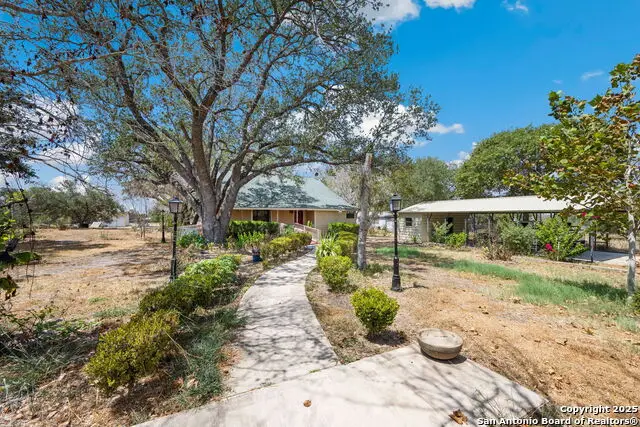 106 Hickory, Floresville, TX 78114 - Image #1