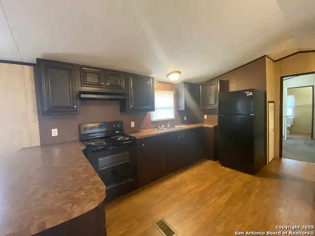 1215 Southway, Pleasanton, TX 78064 - Image #2