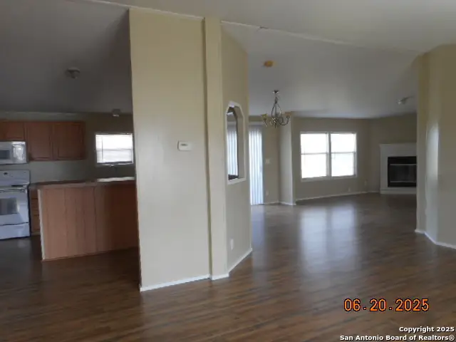 165 Crestfield Dr., Pleasanton, TX 78064 - Image #2