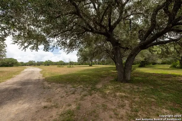 6242 West Wildcat Dr, Beeville, TX 78102