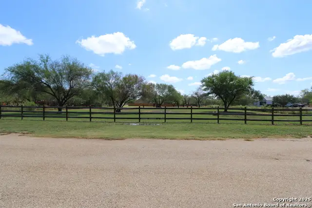 125 County Road 2666, Devine, TX 78016 - Image #1