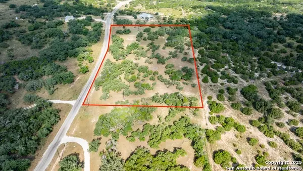 1014 Lipan Apache Run, Blanco, TX 78606
