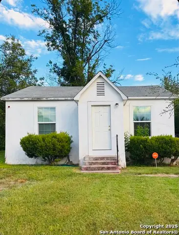 609 E Nopal, Uvalde, TX 78801