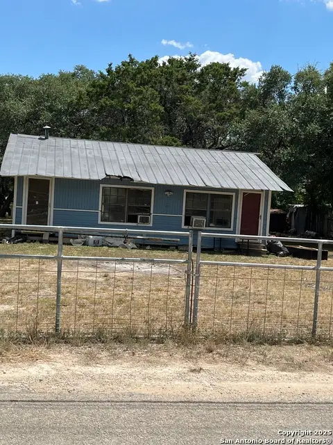 282 Elmhurst, Lakehills, TX 78063