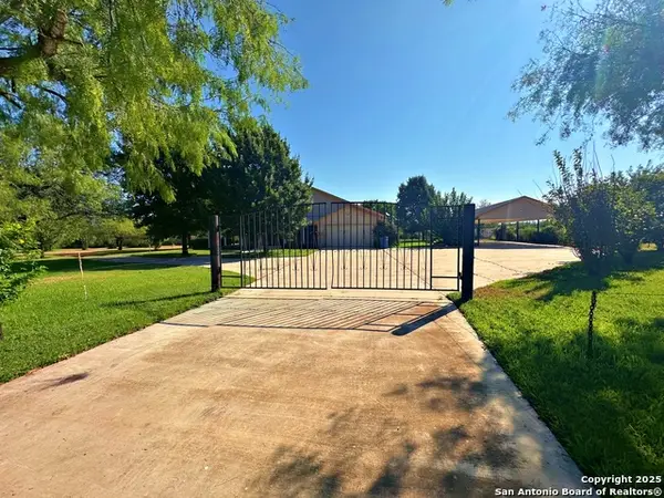 508 Lagunillas, Charlotte, TX 78011