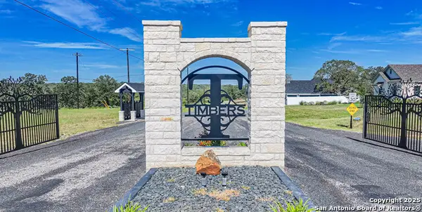 107 Timber Heights, La Vernia, TX 78121