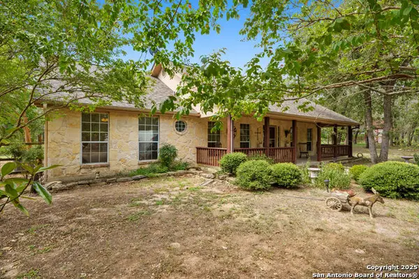 253 Hickory, La Vernia, TX 78121