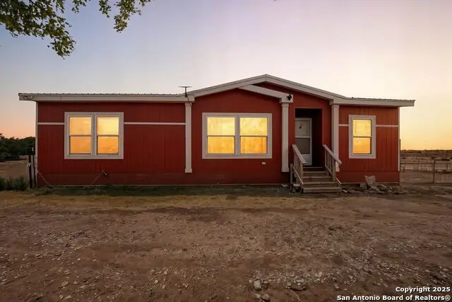 1979 County Road 651, Devine, TX 78016 - Image #2