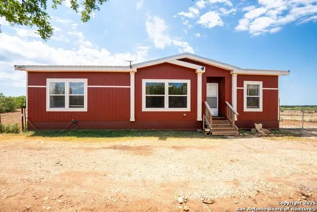 1979 County Road 651, Devine, TX 78016 - Image #3