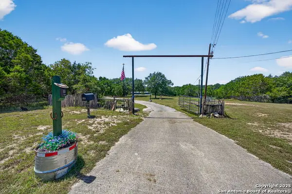 924 Wagon Creek, Bandera, TX 78003