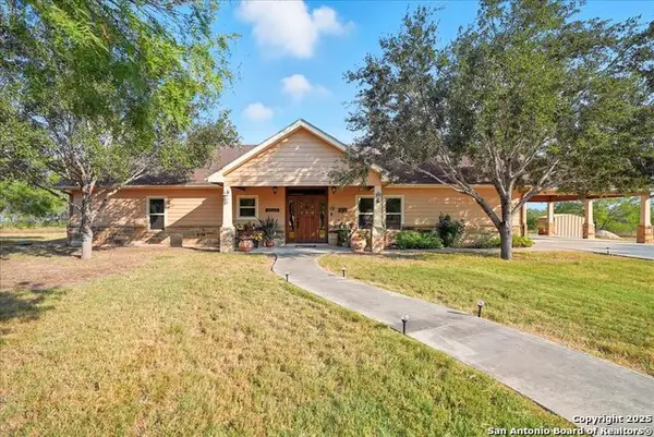 130 Cr 102, George West, TX 78022