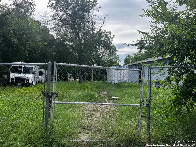 307 S San Bernardo, San Antonio, TX 78237 - Image #3