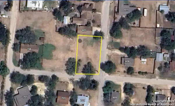 00 Curtis, Devine, TX 78016