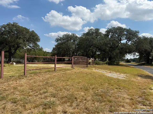 813 E Hunt, Pleasanton, TX 78064 - Image #2