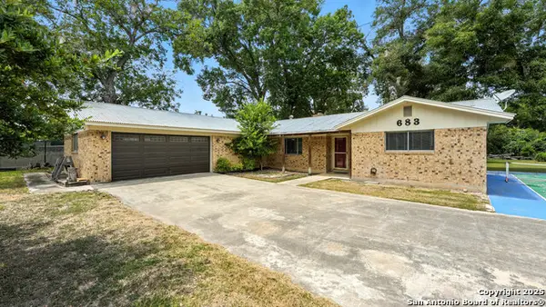 683 Albert, New Braunfels, TX 78130