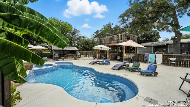 695 Albert, New Braunfels, TX 78130 - Image #2