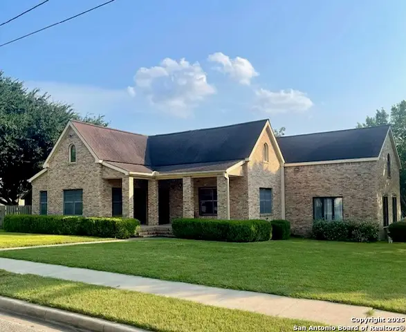 1120 Avenue D, Shiner, TX 77984