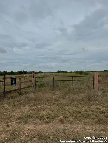 777 Woodrow Center, Kingsbury, TX 78638 - Image #1