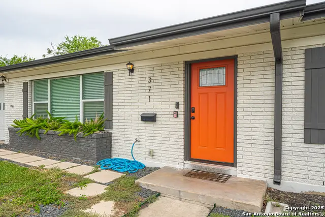 371 Sprucewood Ln, San Antonio, TX 78216 - Image #2
