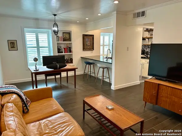 168 Barilla Pl #B-204, Alamo Heights, TX 78209