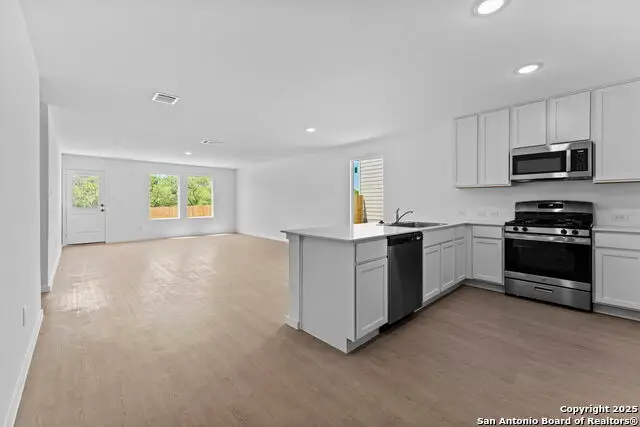 109 Autumn Trail, Floresville, TX 78114 - Image #2