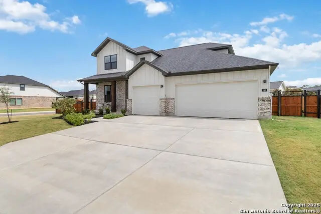 145 W Magnolia, La Vernia, TX 78121 - Image #2