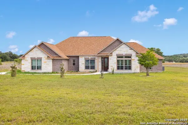 936 Martingale, Bandera, TX 78003