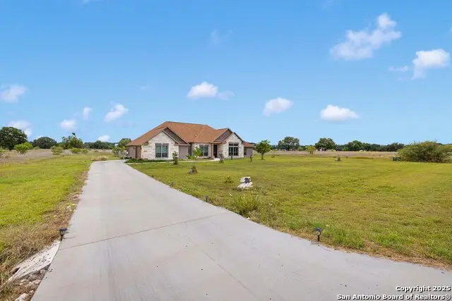 936 Martingale, Bandera, TX 78003 - Image #2