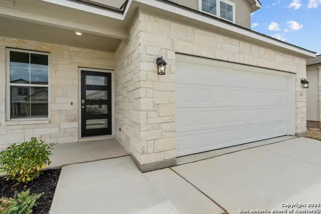 978 Manger Lane, New Braunfels, TX 78130 - Image #2