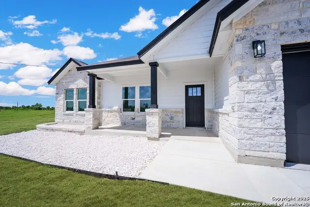 150 Ranchero Way, Natalia, TX 78059 - Image #2