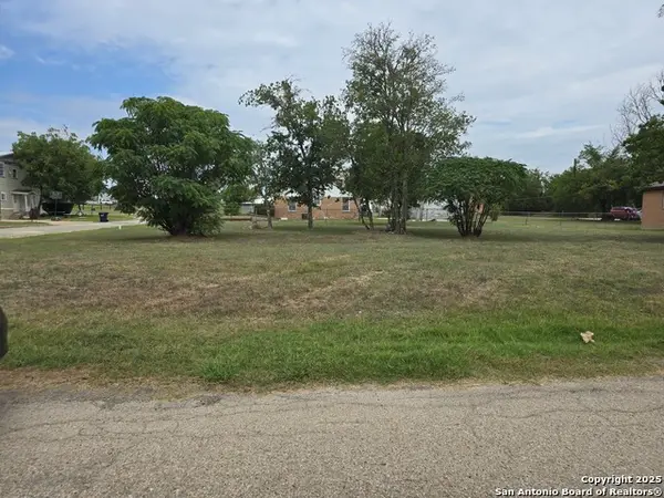 209 E 3rd, Rockdale, TX 76567