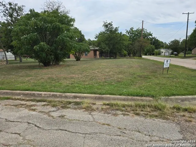 209 E 3rd, Rockdale, TX 76567 - Image #2