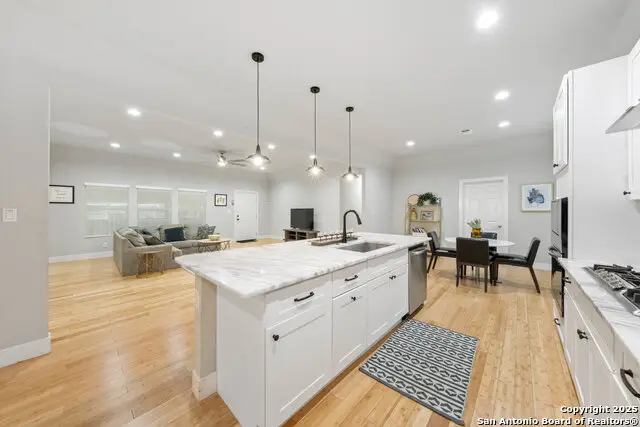 422 E Woodlawn Ave, San Antonio, TX 78212 - Image #2