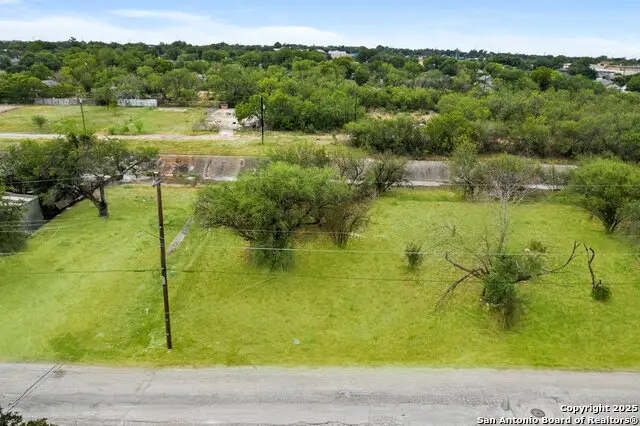 526 E Ansley St, San Antonio, TX 78221 - Image #2