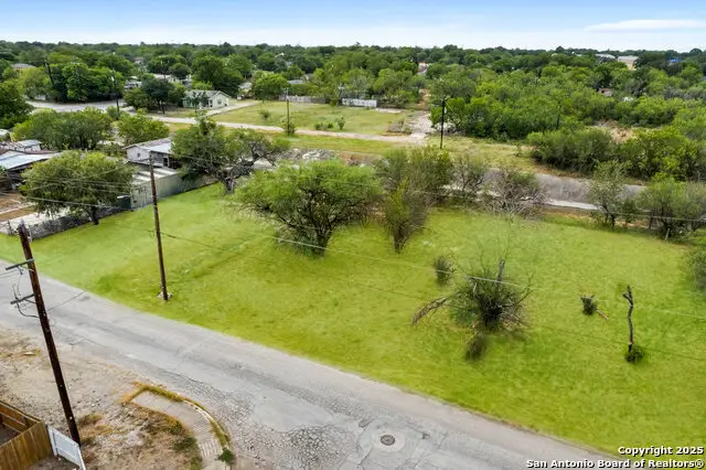 526 E Ansley St, San Antonio, TX 78221 - Image #3