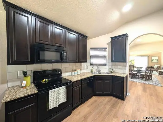 5216 Savory Glen, Leon Valley, TX 78238 - Image #3