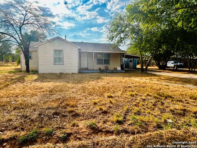 1007 N Oak, Pearsall, TX 78061 - Image #1