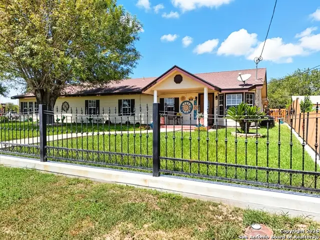 705 Starr, Crystal City, TX 78839 - Image #1