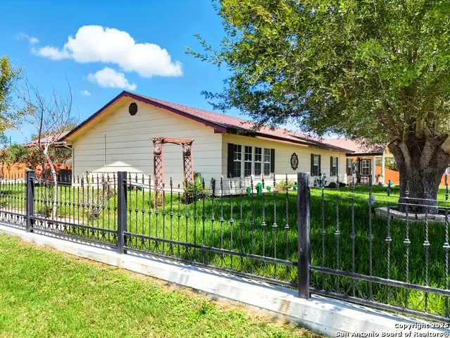 705 Starr, Crystal City, TX 78839 - Image #2