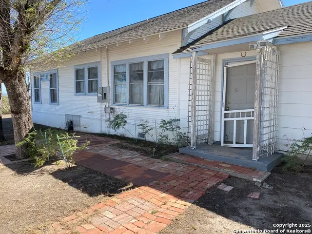 100 Hillcrest Rd, Del Rio, TX 78840 - Image #1